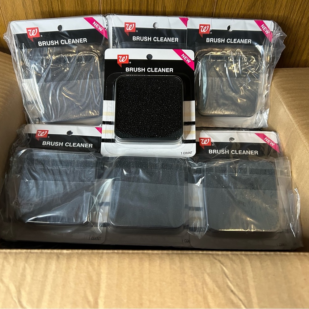 RESELLER BUNDLE. Bundle of 30 makeup brush cleaners. Factory sealed.